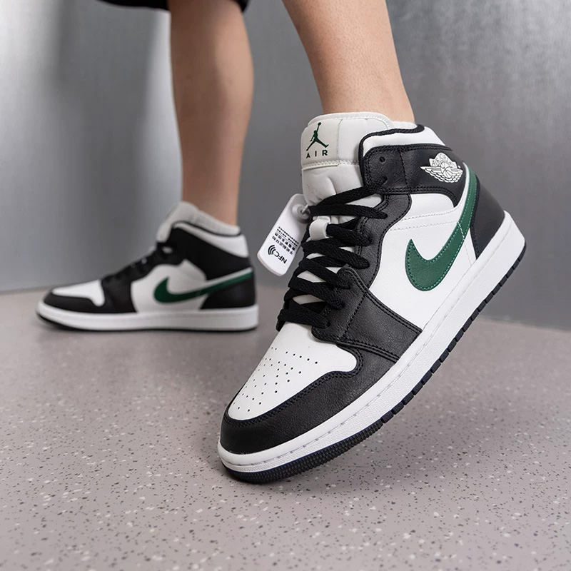 Nike Men's AJ Basketball Shoes - Men'S Shoes Jordan 1 recension och pris